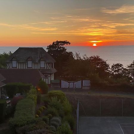 Appart Lumineux Avec Vue Sur Mer A 180 Degres Lägenhet Trouville-sur-mer Exteriör bild