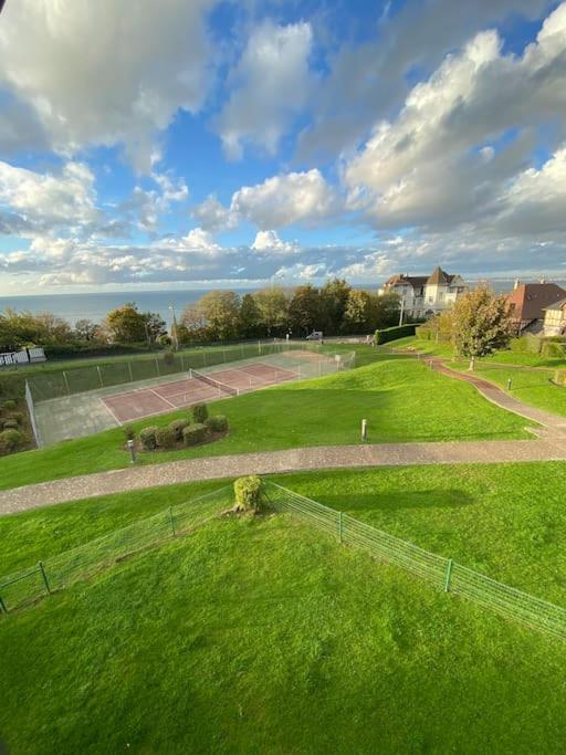 Appart Lumineux Avec Vue Sur Mer A 180 Degres Lägenhet Trouville-sur-mer Exteriör bild