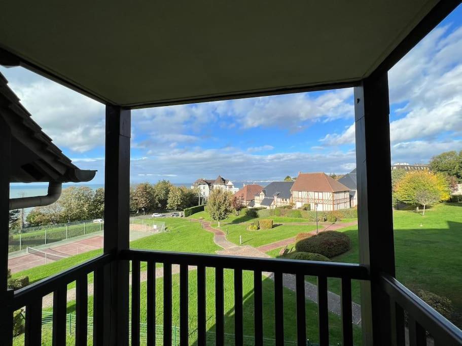 Appart Lumineux Avec Vue Sur Mer A 180 Degres Lägenhet Trouville-sur-mer Exteriör bild