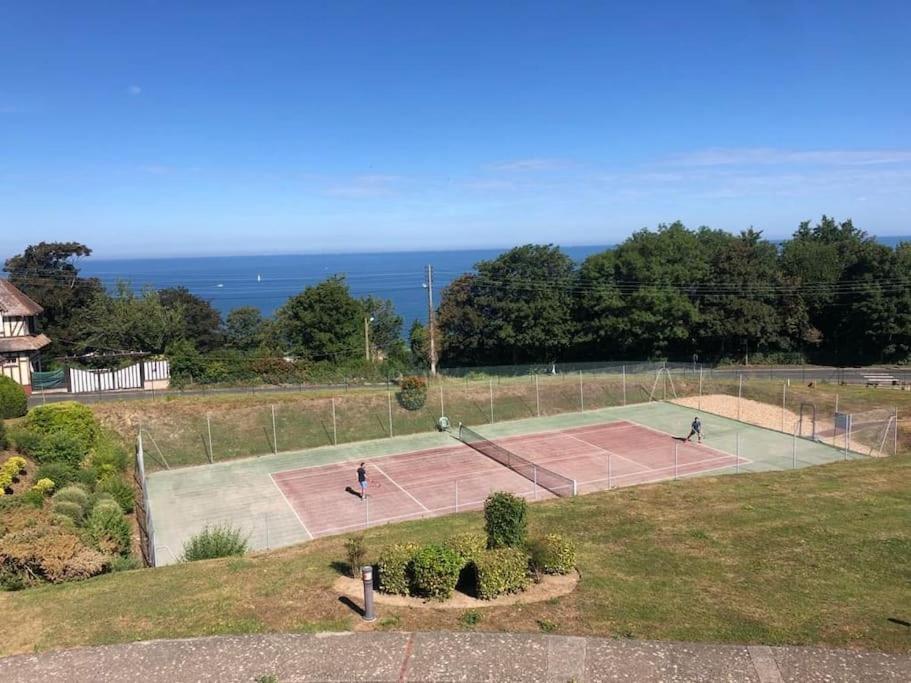 Appart Lumineux Avec Vue Sur Mer A 180 Degres Lägenhet Trouville-sur-mer Exteriör bild