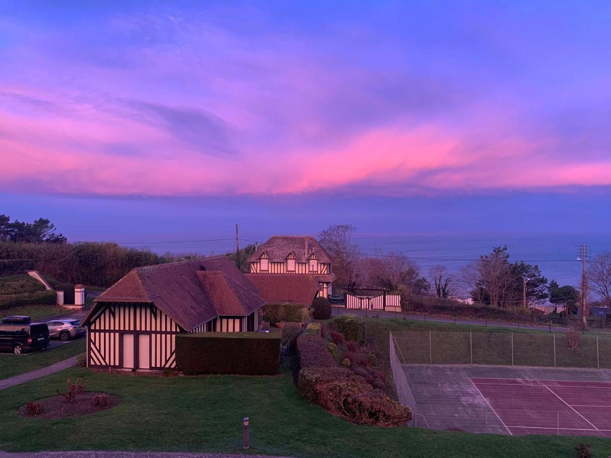 Appart Lumineux Avec Vue Sur Mer A 180 Degres Lägenhet Trouville-sur-mer Exteriör bild