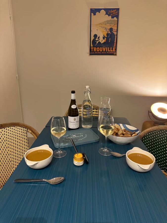 Appart Lumineux Avec Vue Sur Mer A 180 Degres Lägenhet Trouville-sur-mer Exteriör bild